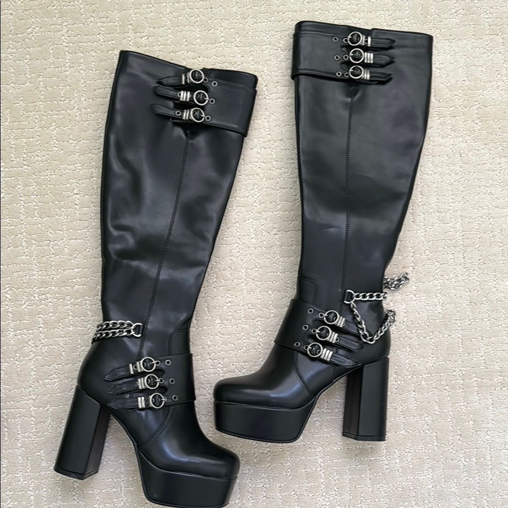 Black Heeled Boots with Chunky Platform and Buckles